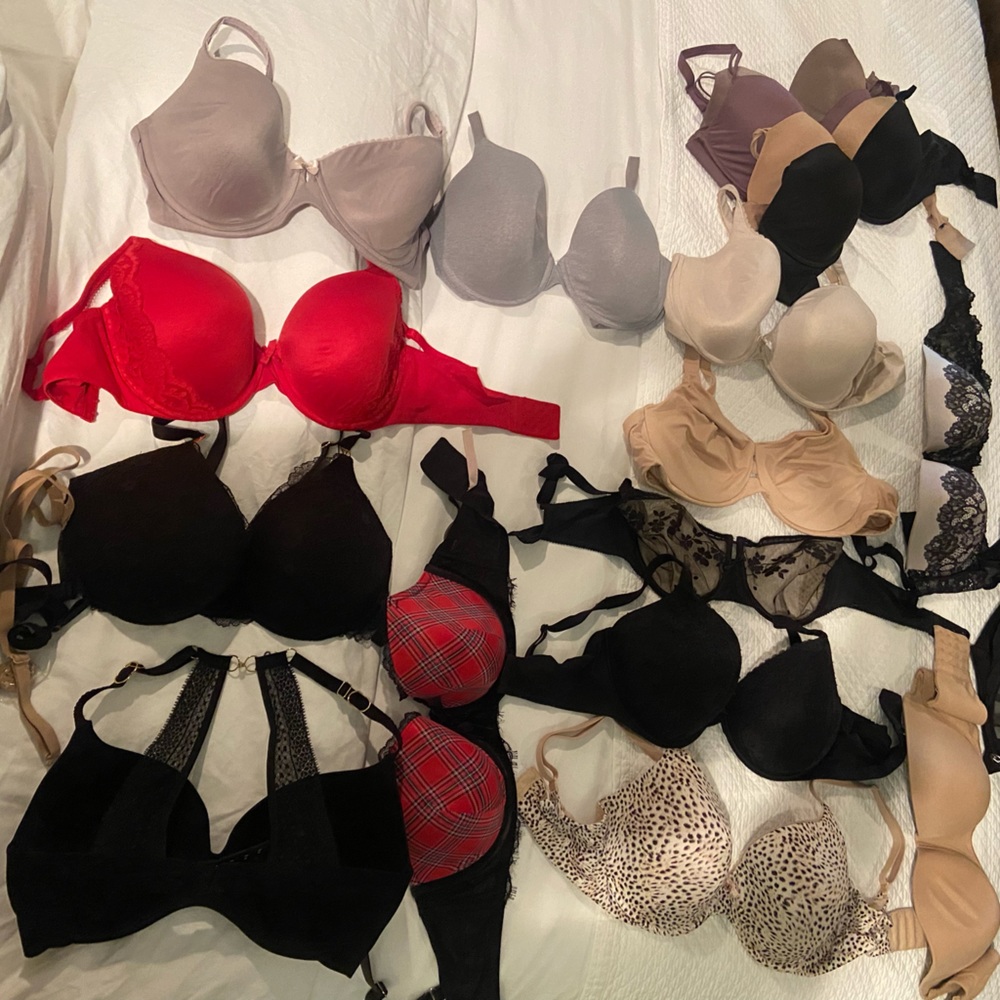 18 bras in 34DDD. Most are Victoria Secret and barely worn.